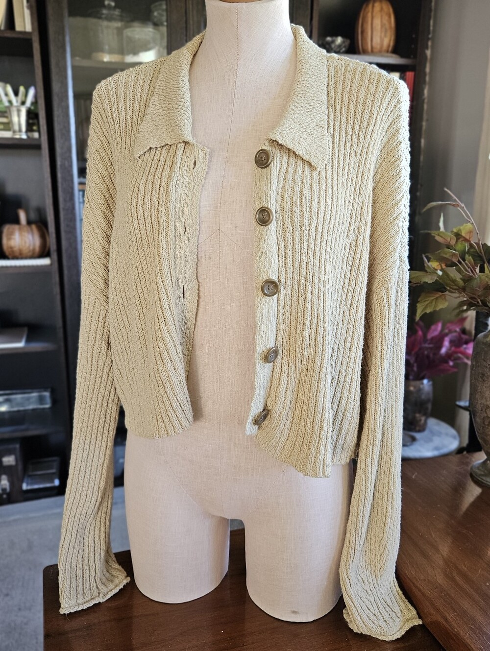 Urban Outfitters Cream Ribbed Knit Cropped Cardigan Cotton Blend Fall Autumn